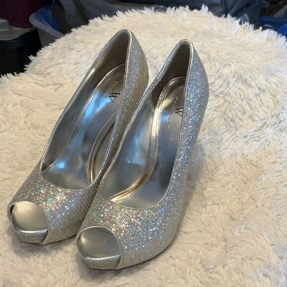 WORTHINGTON size 8 sparkling heels - Picture 3 of 10